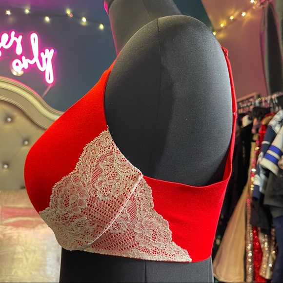 Victoria Secret Pigeonnant Push-Up Bra Size 34D Red w/ Gold Lace & Light Jewels - Picture 4 of 8